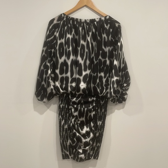 ✨ Print Satin Mini Dress ✨ - Picture 2 of 2